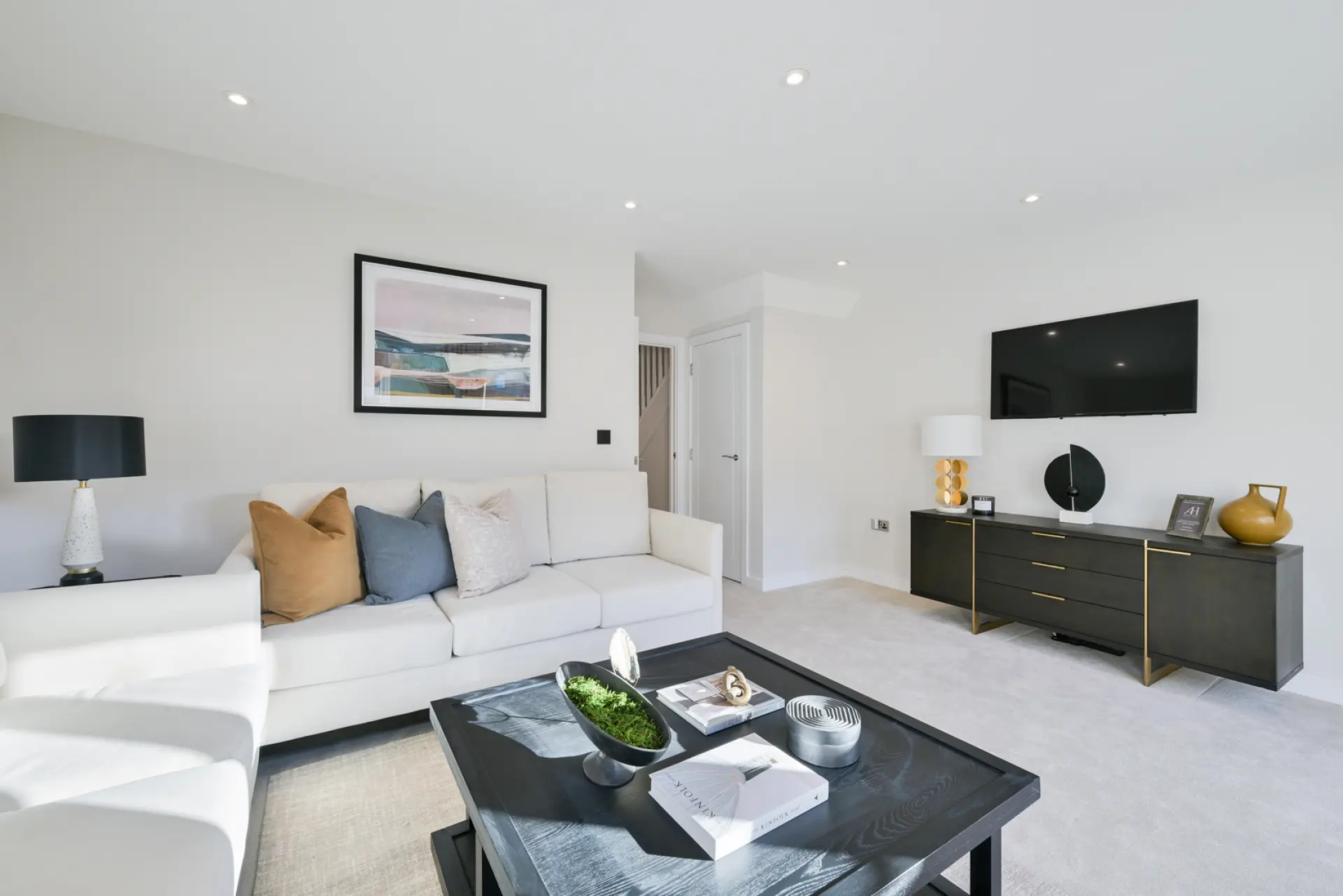 https://static.brookworth-next.lfdev.co/assets/208-fairways-burgess-hill/plot-03/viewhome/fairways-plot-3-viewhome-(13).jpg