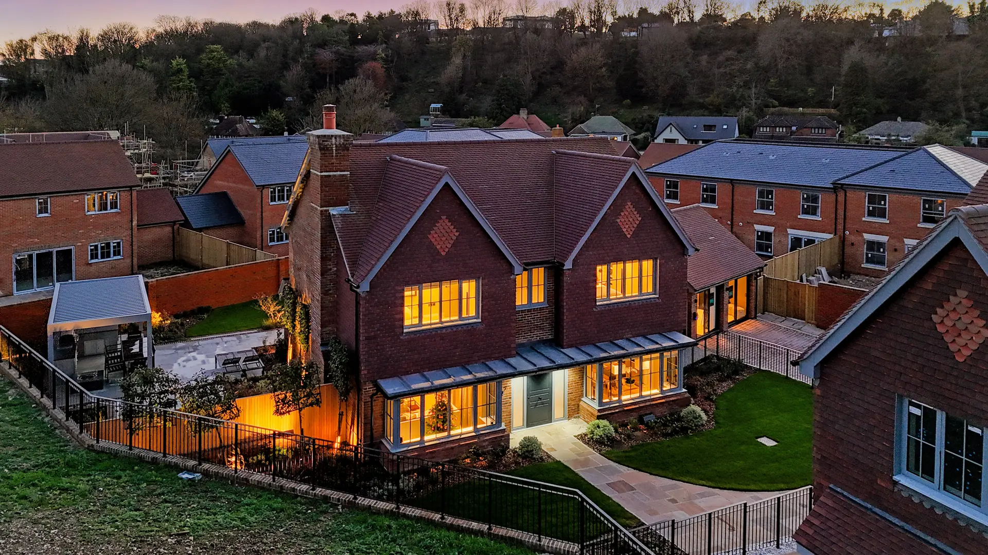 https://static.brookworth-next.lfdev.co/assets/222-falmer-road-rottingdean/plot-39/plot-39-skylarks-dusk-drone-15.jpg