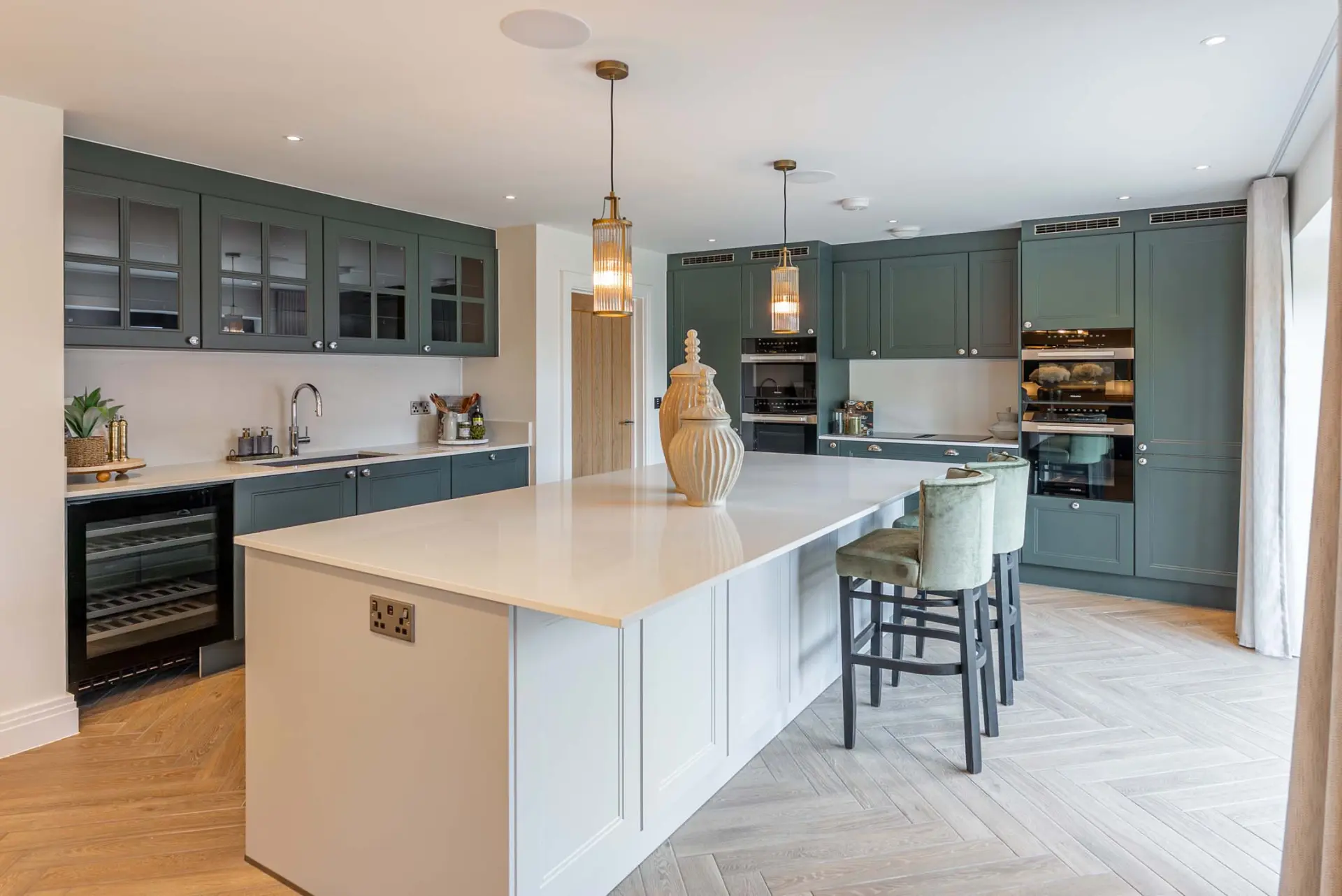 https://static.brookworth-next.lfdev.co/assets/232-braeburns-welford/plot-01/braeburns-by-present-your-property-04471.jpg