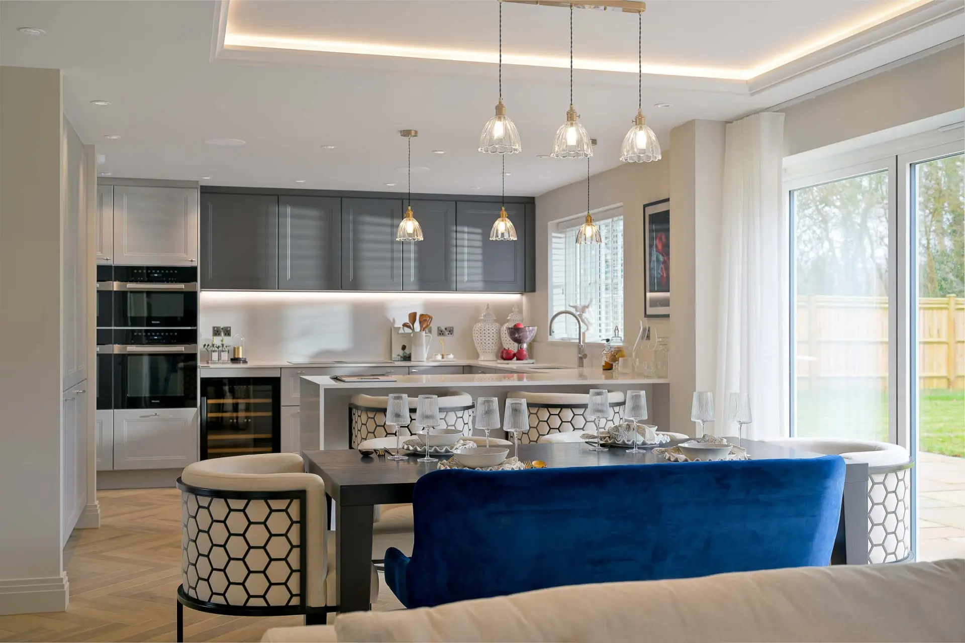 https://static.brookworth-next.lfdev.co/assets/233-common-road-sissinghurst/plot-18/gallica-plot-18-show-home-38.jpg
